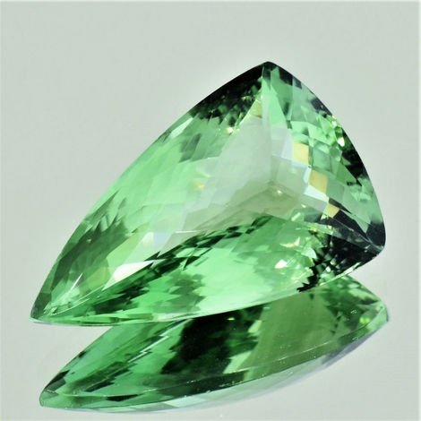 Prasiolith, Trillion facettiert (30,71 ct.) aus Brasilien (Rio Grande do Sul) Prasiolith, Trillion facettiert (30,71 ct.) aus Brasilien (Rio Grande do Sul)