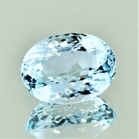 Blautopas, Oval facettiert (22,66 ct.) aus Brasilien (Minas Gerais) Blautopas, Oval facettiert (22,66 ct.) aus Brasilien (Minas Gerais)