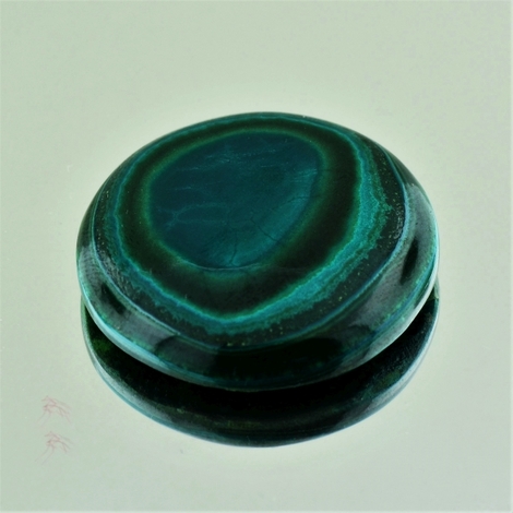 Malachit, Rund Cabochon (50,49 ct.) aus Namibia (Ogonja Mine) Malachit, Rund Cabochon (50,49 ct.) aus Namibia (Ogonja Mine)