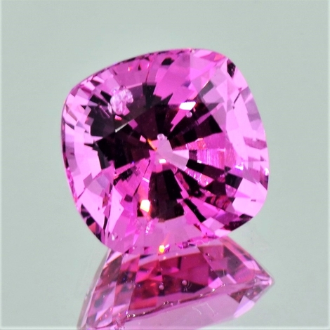 Spinell, Antikquadrat facettiert (9,86 ct.) aus Burma (Myanmar, Mogok) Spinell, Antikquadrat facettiert (9,86 ct.) aus Burma (Myanmar, Mogok)