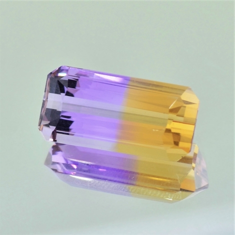 Ametrin, Achteck facettiert (10,59 ct.) aus Bolivien (Anahi Mine) Ametrin, Achteck facettiert (10,59 ct.) aus Bolivien (Anahi Mine)