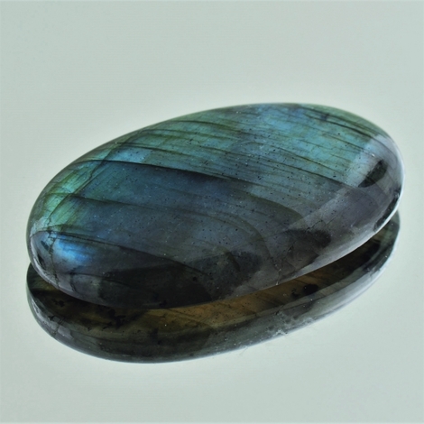 Labradorit, Oval Cabochon (98,57 ct.) aus Madagaskar Labradorit, Oval Cabochon (98,57 ct.) aus Madagaskar