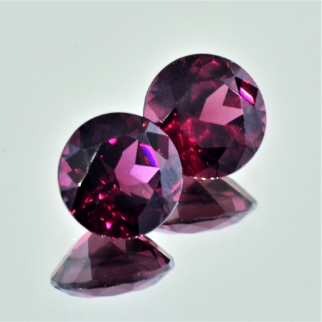 Rhodolith Duo, Rund facettiert (6,70 ct.) aus Mosambik Rhodolith Duo, Rund facettiert (6,70 ct.) aus Mosambik