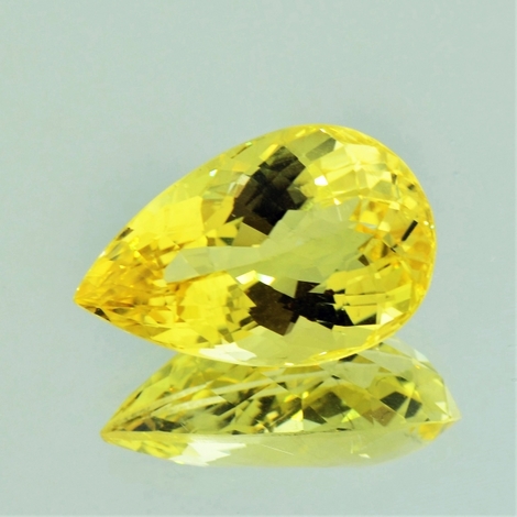 Skapolith, Tropfen facettiert (17,82 ct.) aus Tansania Skapolith, Tropfen facettiert (17,82 ct.) aus Tansania