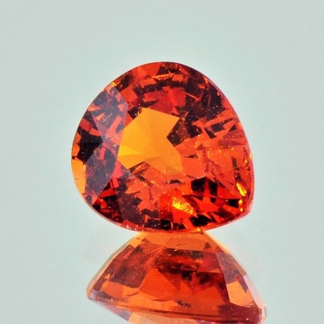 Mandarin Granat, Tropfen facettiert (4,80 ct.) aus Nigeria (Iseyin) Mandarin Granat, Tropfen facettiert (4,80 ct.) aus Nigeria (Iseyin)