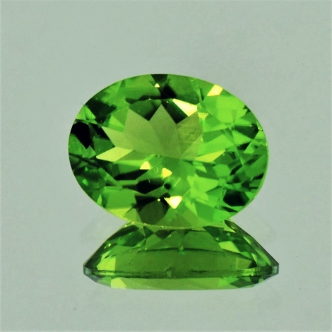Peridot, Oval facettiert (5,07 ct.) aus Pakistan Peridot, Oval facettiert (5,07 ct.) aus Pakistan