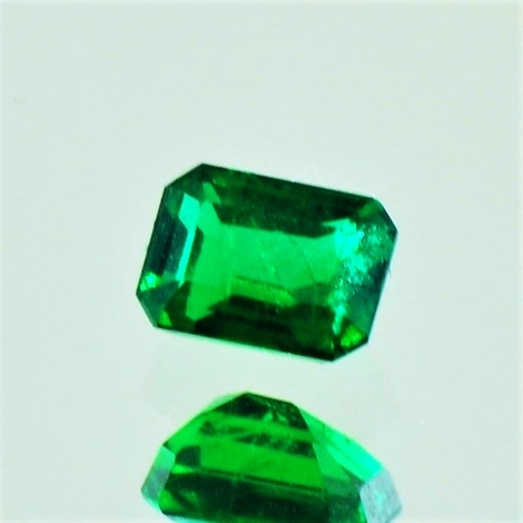 Smaragd, Achteck facettiert (0,45 ct.) aus Brasilien Smaragd, Achteck facettiert (0,45 ct.) aus Brasilien