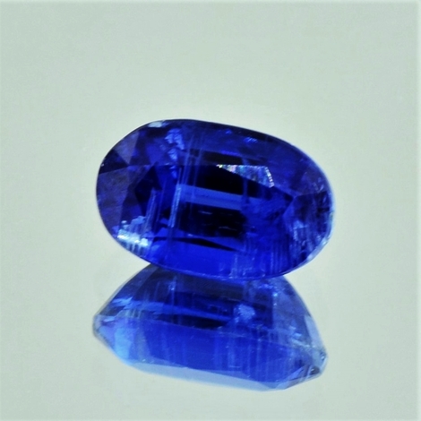 Kyanit, Oval facettiert (4,87 ct.) aus Tibet Kyanit, Oval facettiert (4,87 ct.) aus Tibet