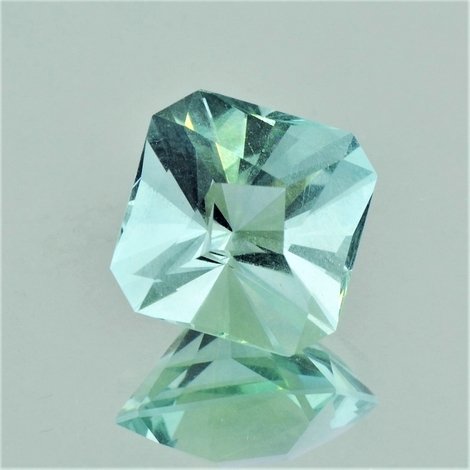 Fluorit, Design-Achteck facettiert (18,88 ct.) aus Brasilien Fluorit, Design-Achteck facettiert (18,88 ct.) aus Brasilien