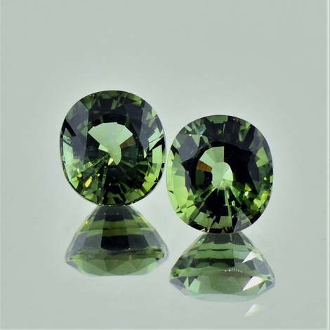 Verdelith Duo Turmaline oval dunkelgrün 6,34 ct Verdelith Duo Turmaline oval dunkelgrün 6,34 ct