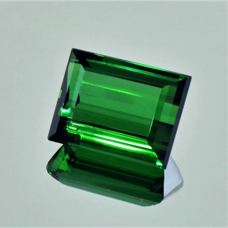 Verdelith, Rechteck facettiert (8,92 ct.) aus Brasilien Verdelith, Rechteck facettiert (8,92 ct.) aus Brasilien