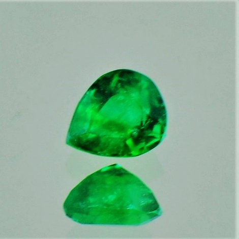 Smaragd, Tropfen facettiert (0,45 ct.) aus Brasilien Smaragd, Tropfen facettiert (0,45 ct.) aus Brasilien