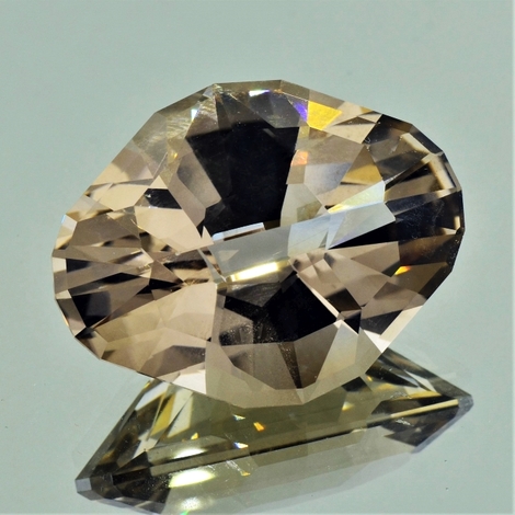 Rauchquarz, Design-Freiform facettiert (60,46 ct.) aus Brasilien Rauchquarz, Design-Freiform facettiert (60,46 ct.) aus Brasilien