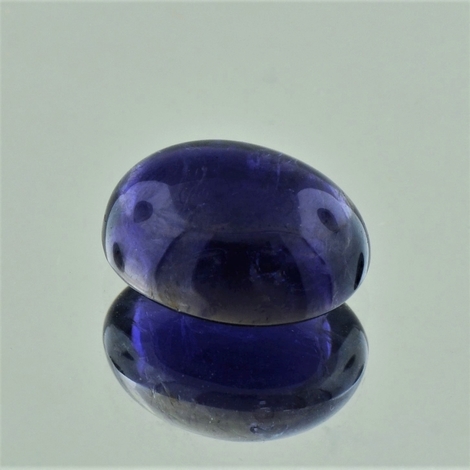 Iolith, Oval Cabochon (6,04 ct.) aus Madagaskar Iolith, Oval Cabochon (6,04 ct.) aus Madagaskar