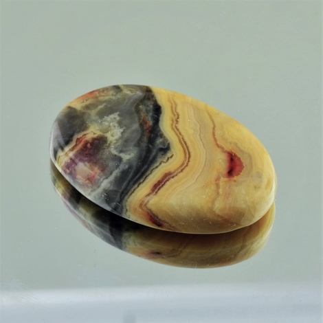 Jaspis, Oval Cabochon (50,31 ct.) aus Madagaskar Jaspis, Oval Cabochon (50,31 ct.) aus Madagaskar