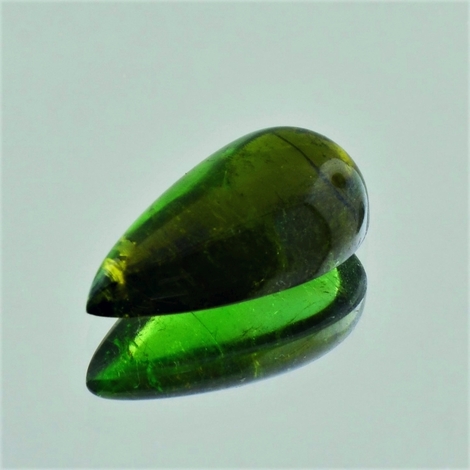 Turmalin, Tropfen Cabochon (9,18 ct.) aus Brasilien Turmalin, Tropfen Cabochon (9,18 ct.) aus Brasilien
