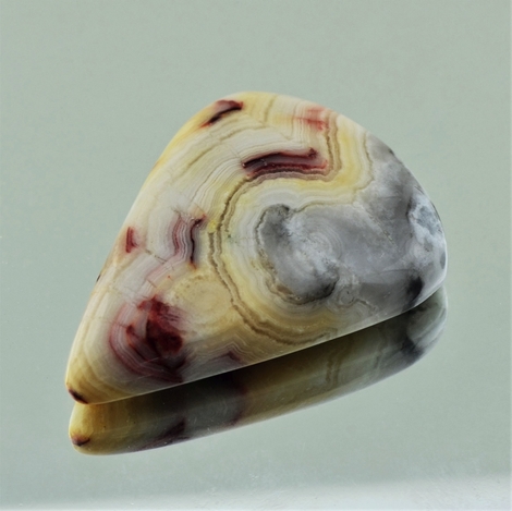 Jaspis, Tropfen Cabochon (47,99 ct.) aus Madagaskar Jaspis, Tropfen Cabochon (47,99 ct.) aus Madagaskar