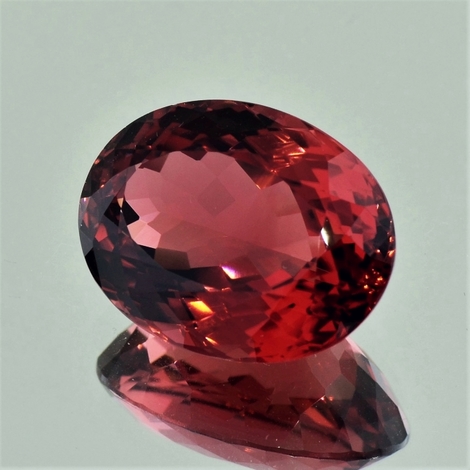 Turmalin, Oval facettiert (19,39 ct.) aus Brasilien Turmalin, Oval facettiert (19,39 ct.) aus Brasilien
