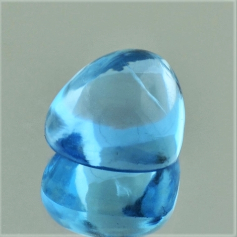 Blautopas, Tropfen Cabochon (11,82 ct.) aus Brasilien Blautopas, Tropfen Cabochon (11,82 ct.) aus Brasilien