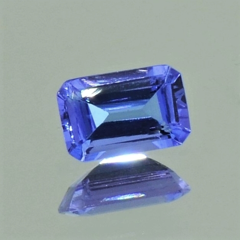 Tansanit, Achteck facettiert (0,78 ct.) aus Tansania (Merelani Hills) Tansanit, Achteck facettiert (0,78 ct.) aus Tansania (Merelani Hills)