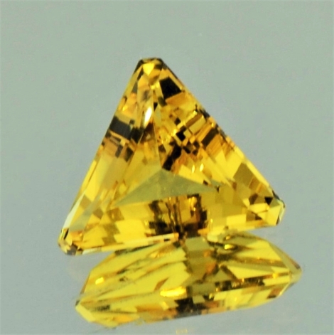 Goldberyll, Triangel facettiert (2,62 ct.) aus Brasilien (Minas Gerais) Goldberyll, Triangel facettiert (2,62 ct.) aus Brasilien (Minas Gerais)