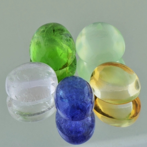 Mixed Lot, Oval Cabochon (30,85 ct.) aus Afrika & Asien Mixed Lot, Oval Cabochon (30,85 ct.) aus Afrika & Asien