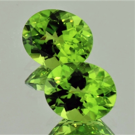 Peridot Duo, Oval facettiert (7,69 ct.) aus Pakistan Peridot Duo, Oval facettiert (7,69 ct.) aus Pakistan