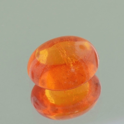 Mandarin-Granat, Oval Cabochon (5,45 ct.) aus Tansania (Loliondo) Mandarin-Granat, Oval Cabochon (5,45 ct.) aus Tansania (Loliondo)