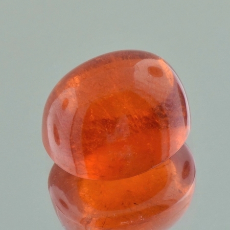 Mandarin-Granat, Oval Cabochon (18,91 ct.) aus Nigeria (Iseyin) Mandarin-Granat, Oval Cabochon (18,91 ct.) aus Nigeria (Iseyin)