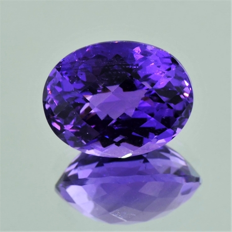 Amethyst, Oval facettiert (12,11 ct.) aus Brasilien Amethyst, Oval facettiert (12,11 ct.) aus Brasilien