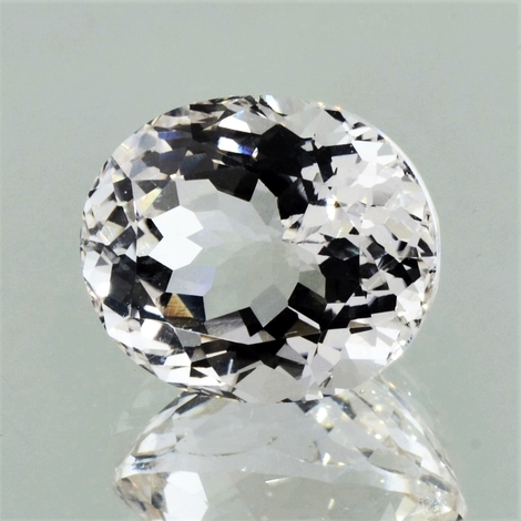 Edelberyll, Oval facettiert (16,20 ct.) aus Kenia Edelberyll, Oval facettiert (16,20 ct.) aus Kenia