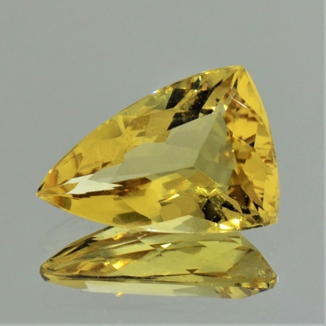Goldberyll, Trillion facettiert (8,08 ct.) aus Brasilien (Minas Gerais, Xia Mine) Goldberyll, Trillion facettiert (8,08 ct.) aus Brasilien (Minas Gerais, Xia Mine)