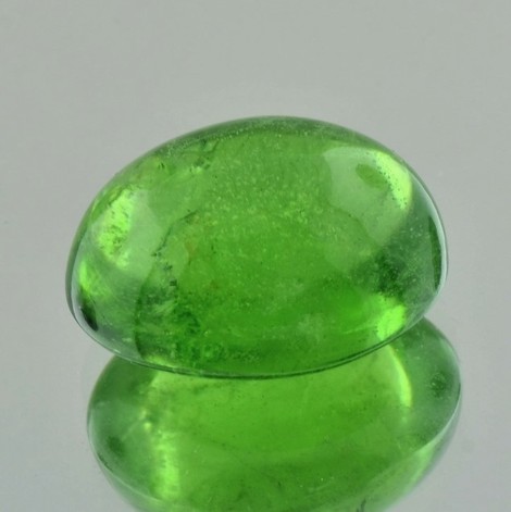 Peridot, Oval Cabochon (32,21 ct.) aus Pakistan Peridot, Oval Cabochon (32,21 ct.) aus Pakistan