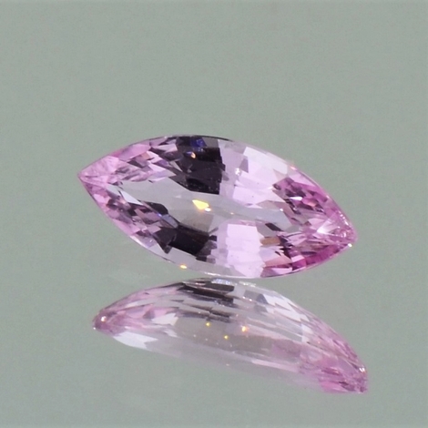 Saphir, Navette facettiert (1,04 ct.) aus Sri Lanka Saphir, Navette facettiert (1,04 ct.) aus Sri Lanka