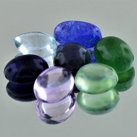 Mixed Lot, Oval, Rund & Tropfen Cabochon (29,90 ct.) aus Südamerika, Afrika, Asien Mixed Lot, Oval, Rund & Tropfen Cabochon (29,90 ct.) aus Südamerika, Afrika, Asien