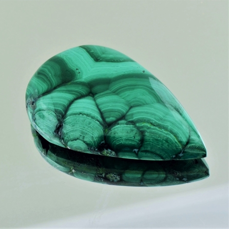 Malachit, Tropfen Cabochon (60,37 ct.) aus Namibia (Ogonja Mine) Malachit, Tropfen Cabochon (60,37 ct.) aus Namibia (Ogonja Mine)
