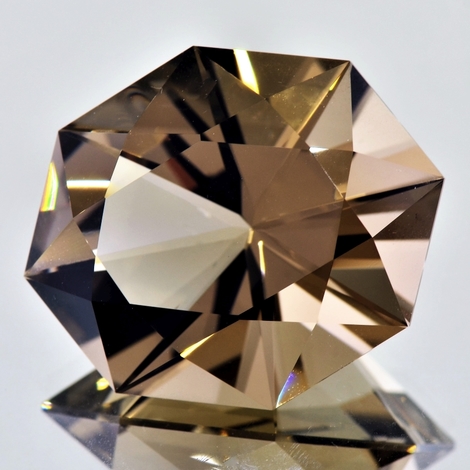 Rauchquarz, Design-Achteck facettiert (125,66 ct.) aus Brasilien Rauchquarz, Design-Achteck facettiert (125,66 ct.) aus Brasilien