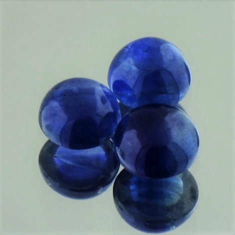Saphir Lot, Rund Cabochon (2,22 ct.) aus Sri Lanka Saphir Lot, Rund Cabochon (2,22 ct.) aus Sri Lanka