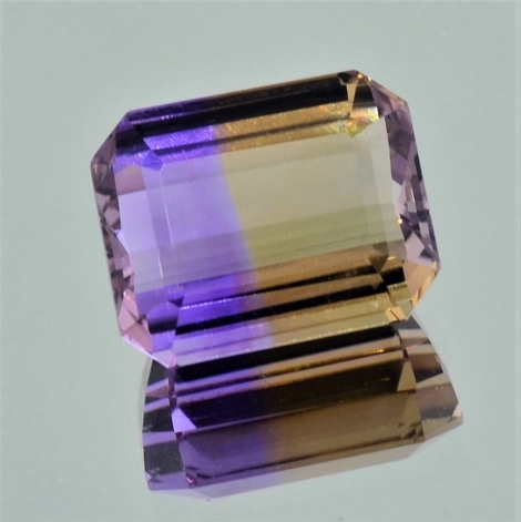 Ametrin, Achteck facettiert (13,85 ct.) aus Bolivien (Anahi Mine) Ametrin, Achteck facettiert (13,85 ct.) aus Bolivien (Anahi Mine)