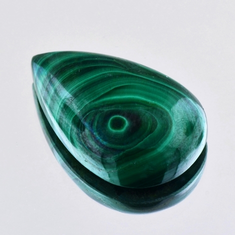 Malachit, Tropfen Cabochon (55,91 ct.) aus Namibia (Ogonja Mine) Malachit, Tropfen Cabochon (55,91 ct.) aus Namibia (Ogonja Mine)