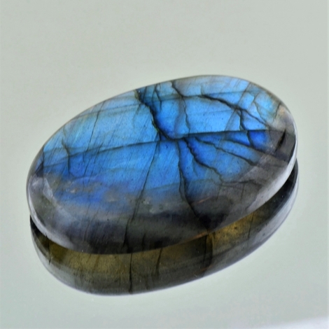 Labradorit, Oval Cabochon (76,83 ct.) aus Madagaskar Labradorit, Oval Cabochon (76,83 ct.) aus Madagaskar