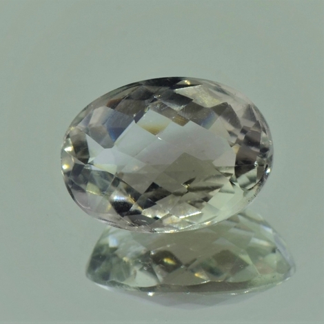 Prasiolith, Oval facettiert (10,52 ct.) aus Brasilien Prasiolith, Oval facettiert (10,52 ct.) aus Brasilien