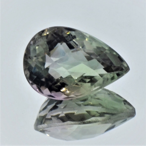 Prasiolith, Tropfen facettiert (15,86 ct.) aus Brasilien (Minas Gerais) Prasiolith, Tropfen facettiert (15,86 ct.) aus Brasilien (Minas Gerais)