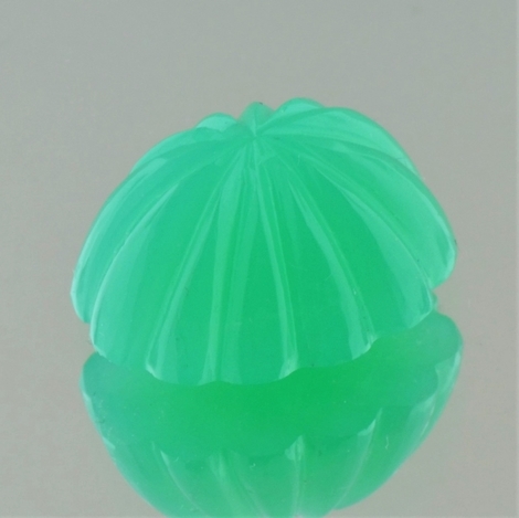 Chrysopras, Oval Cabochon (graviert) (13,64 ct.) aus Australien Chrysopras, Oval Cabochon (graviert) (13,64 ct.) aus Australien