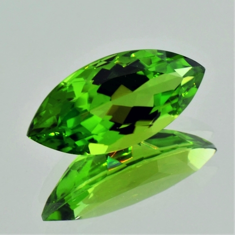 Peridot Navette 13,02 ct