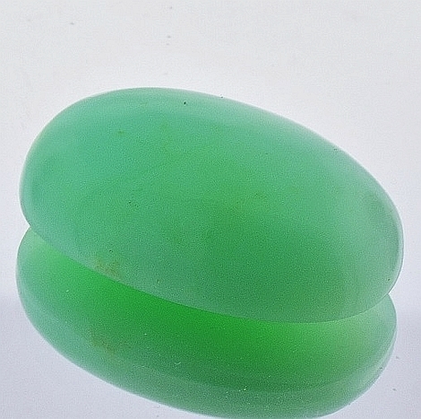 Chrysopras, Oval Cabochon (33,13 ct.) aus Indien Chrysopras, Oval Cabochon (33,13 ct.) aus Indien