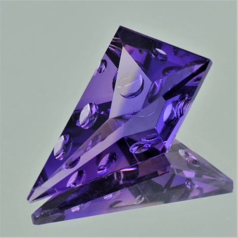 Amethyst, Design-Freiform facettiert (32,40 ct.) aus Brasilien Amethyst, Design-Freiform facettiert (32,40 ct.) aus Brasilien