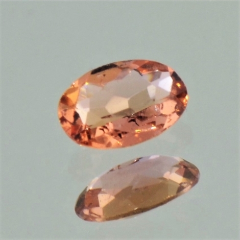 Imperial-Topas, Oval facettiert (0,69 ct.) aus Brasilien (Ouro Preto) Imperial-Topas, Oval facettiert (0,69 ct.) aus Brasilien (Ouro Preto)