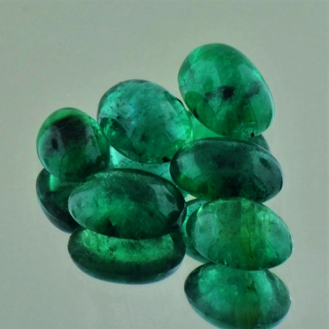 Smaragd Lot, Oval Cabochon (10,56 ct.) aus Sambia Smaragd Lot, Oval Cabochon (10,56 ct.) aus Sambia