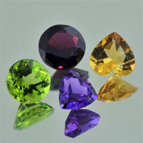 Mixed Lot, Rund, Herz & Trillion facettiert (6,60 ct.) aus Brasilien, Pakistan, Indien Mixed Lot, Rund, Herz & Trillion facettiert (6,60 ct.) aus Brasilien, Pakistan, Indien